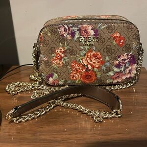Guess Floral Vikky Crossbody Camera Crossbody